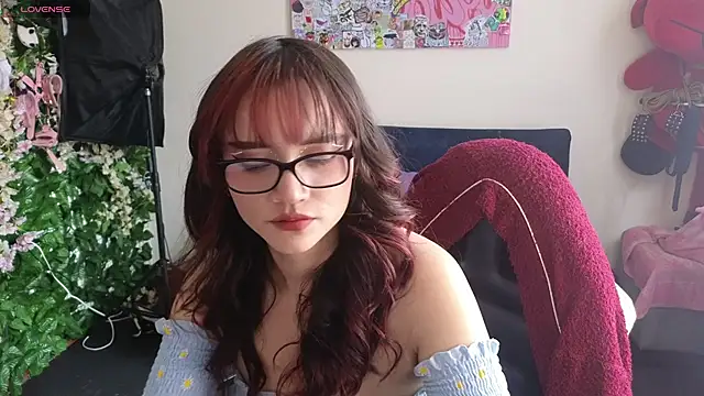 MiaVelvetDoll online show from 04/21/26, 01:50