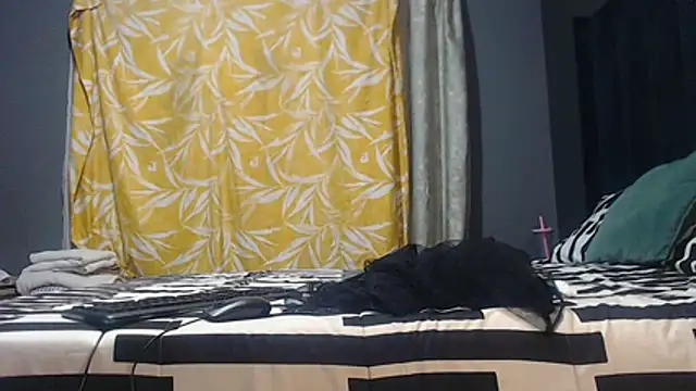 Snapshot of SEXYHUGEASS21 chatting on 07/15/26, 05:45 SEXYHUGEASS21 online show from 07/15/26, 05:45