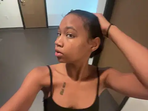 luvrgrllani online show from 10/04/25, 05:44