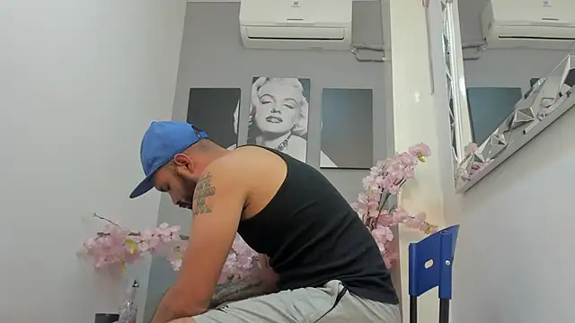 Snapshot of Zane_Cross chatting on 10/07/25, 11:29 Zane Cross online show from 10/07/25, 11:29