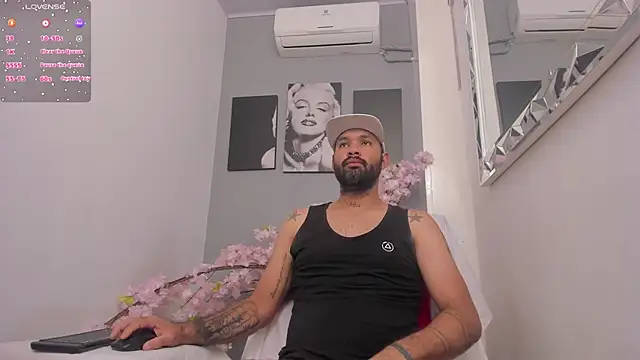 Snapshot of Zane_Cross chatting on 10/10/25, 11:31 Zane Cross online show from 10/10/25, 11:31