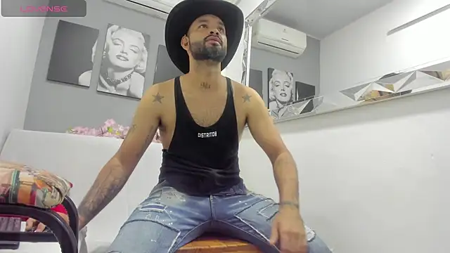 Snapshot of Zane_Cross chatting on 10/21/25, 10:38 Zane Cross online show from 10/21/25, 10:38