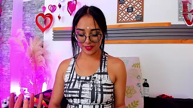 Snapshot of Sarita__love chatting on 02/14/26, 02:08 Sarita love online show from 02/14/26, 02:08