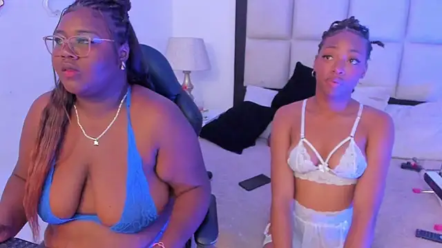 ElisabettaMonroy online show from 12/17/25, 08:59