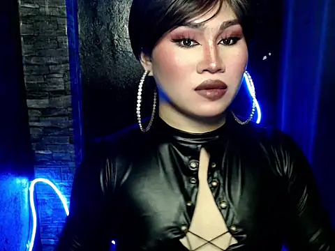 Snapshot of pretty_lassy chatting on 10/27/25, 11:03 pretty lassy online show from 10/27/25, 11:03