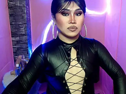 Snapshot of pretty_lassy chatting on 11/14/25, 03:44 pretty lassy online show from 11/14/25, 03:44