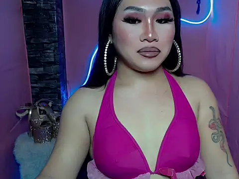 Snapshot of pretty_lassy chatting on 11/18/25, 04:22 pretty lassy online show from 11/18/25, 04:22