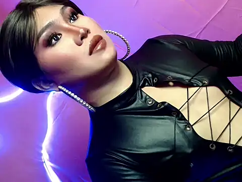 Snapshot of pretty_lassy chatting on 12/19/25, 05:53 pretty lassy online show from 12/19/25, 05:53