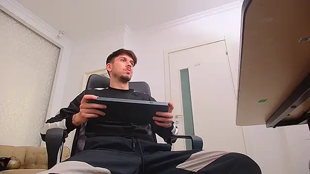 JonahShaw online show from 09/26/25, 04:27