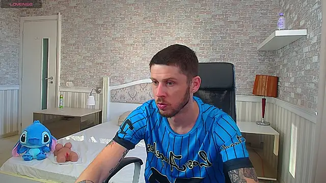 Snapshot of JonahShaw chatting on 07/11/26, 04:48 JonahShaw online show from 07/11/26, 04:48