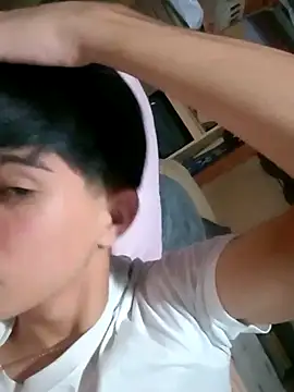 LUISSLEONN0958 online show from 09/10/25, 06:19