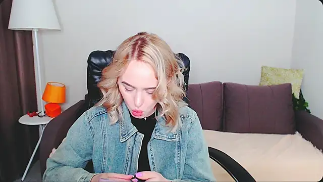 LiluMoon   online show from 05/01/26, 04:11