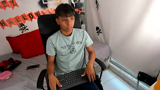 tyler twink boy online show from 10/26/25, 12:44