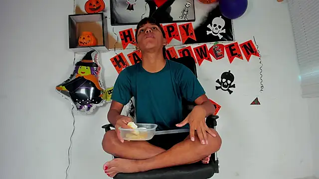 tyler twink boy online show from 10/28/25, 12:30