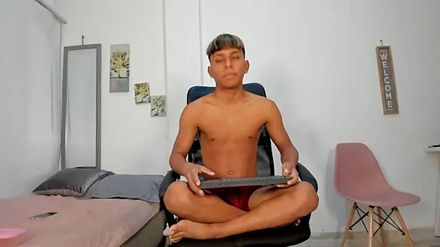 tyler twink boy online show from 05/03/26, 12:55
