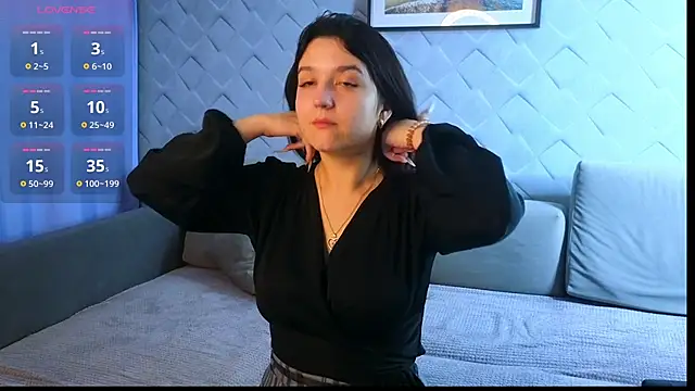 Snapshot of CrimsonBella chatting on 09/18/25, 06:43 CrimsonBella online show from 09/18/25, 06:43