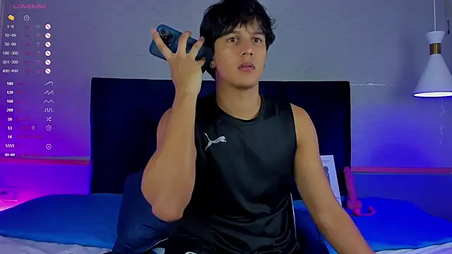 Leo Savage  online show from 11/07/25, 04:01