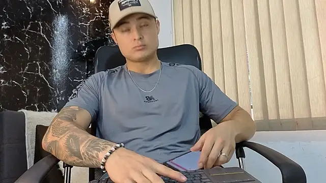 Alexander ferre online show from 02/04/26, 01:17