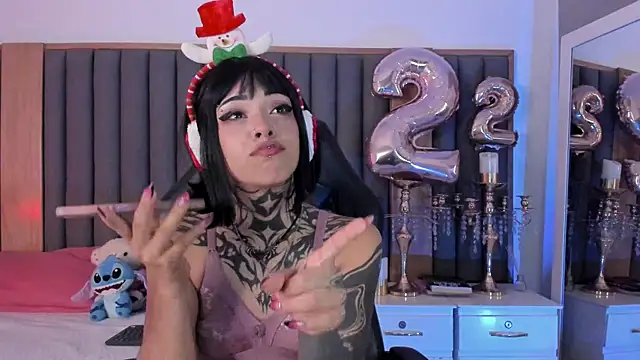 misstomie  online show from 12/04/25, 04:38