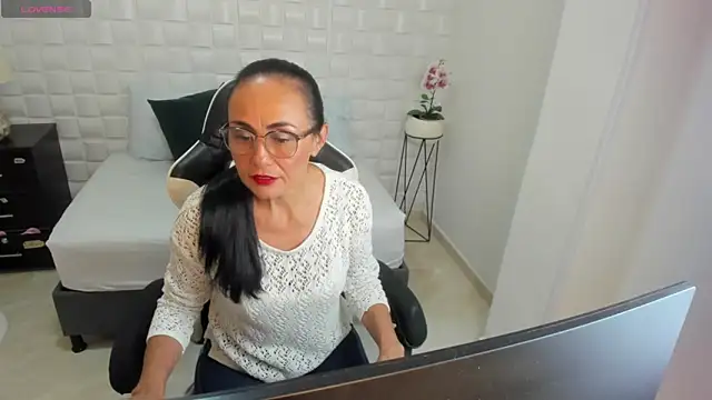 yulitza1025 online show from 01/13/26, 01:16