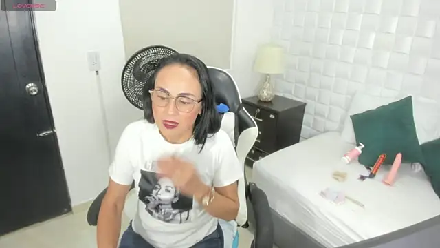 yulitza1025 online show from 02/10/26, 12:09