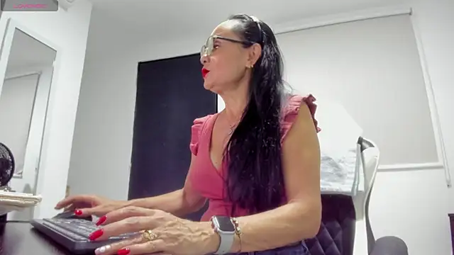 yulitza1025 online show from 02/14/26, 11:51