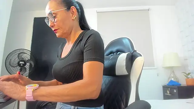 yulitza1025 online show from 03/09/26, 12:20