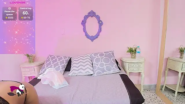 Nahomi Rivera online show from 10/10/25, 12:59