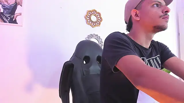 Snapshot of _Tarekk_ chatting on 09/29/25, 02:22  Tarekk  online show from 09/29/25, 02:22