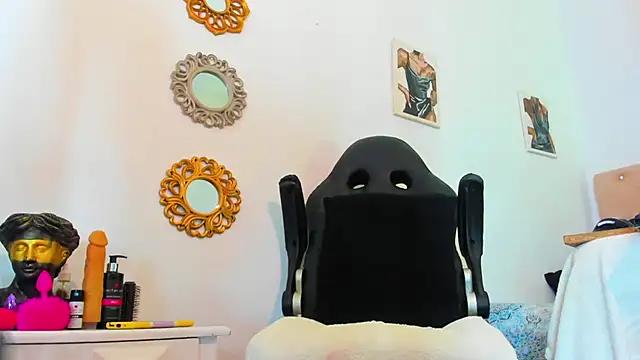 Snapshot of _Tarekk_ chatting on 10/01/25, 03:18  Tarekk  online show from 10/01/25, 03:18