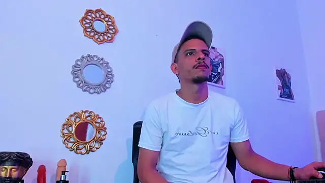 Snapshot of _Tarekk_ chatting on 10/03/25, 02:58  Tarekk  online show from 10/03/25, 02:58