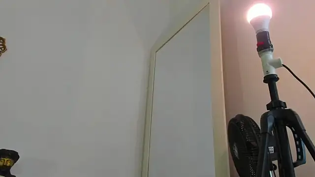 Snapshot of _Tarekk_ chatting on 10/15/25, 05:35  Tarekk  online show from 10/15/25, 05:35