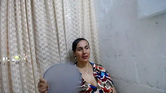 gabbyparker  online show from 10/18/25, 10:32