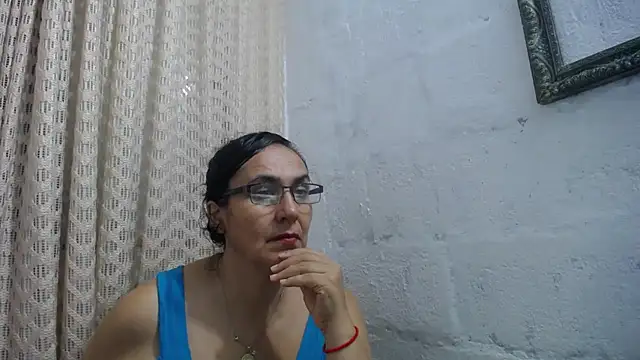 Snapshot of gabbyparker_ chatting on 02/26/26, 12:42 gabbyparker online show from 02/26/26, 12:42