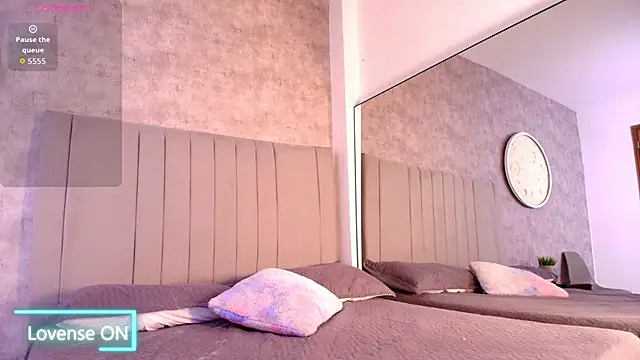 karla-ruiz online show from 09/28/25, 01:00