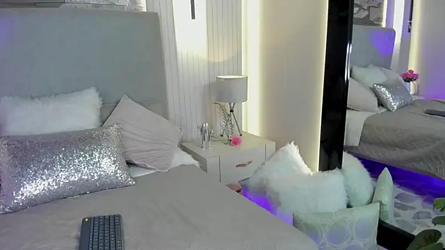 HannahCollyns online show from 10/26/25, 05:19