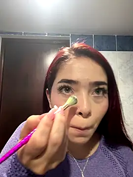 HannahCollyns online show from 12/21/25, 12:23