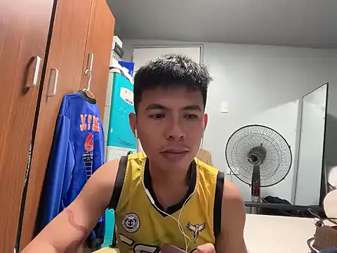 Snapshot of twinkrnboy chatting on 07/19/26, 01:26 twinkrnboy online show from 07/19/26, 01:26