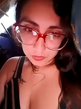 BomBomLuu online show from 12/22/25, 12:07