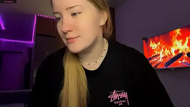 PandaFluff online show from 04/11/26, 05:50