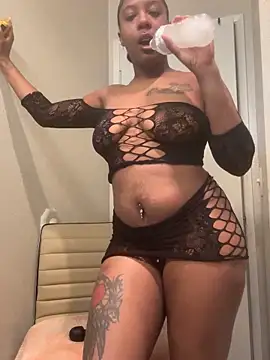 ObsessedWLyla online show from 11/07/25, 07:41