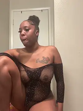 ObsessedWLyla online show from 11/10/25, 10:58