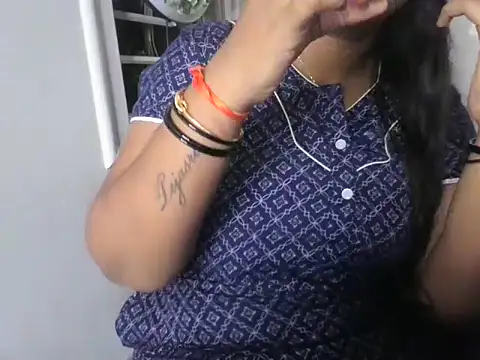 its me Rashmi online show from 10/20/25, 05:46