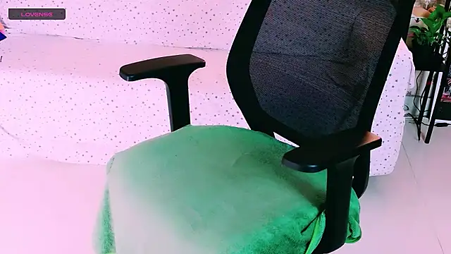 My Rose online show from 04/18/26, 05:28