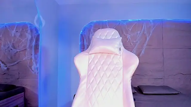 RenataLeclair online show from 10/31/25, 04:30