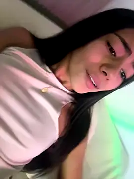 Snapshot of LilybethGray chatting on 12/22/25, 04:04 LilybethGray online show from 12/22/25, 04:04