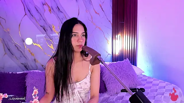 Snapshot of Emmiicute chatting on 04/18/26, 07:58 Emmiicute online show from 04/18/26, 07:58