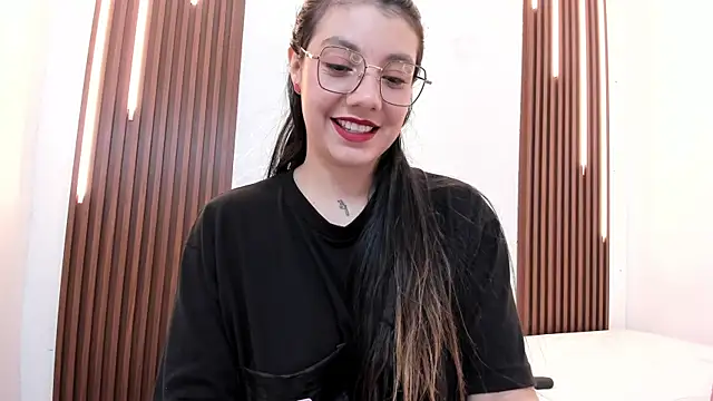 CarolinaMejia online show from 10/04/25, 02:04