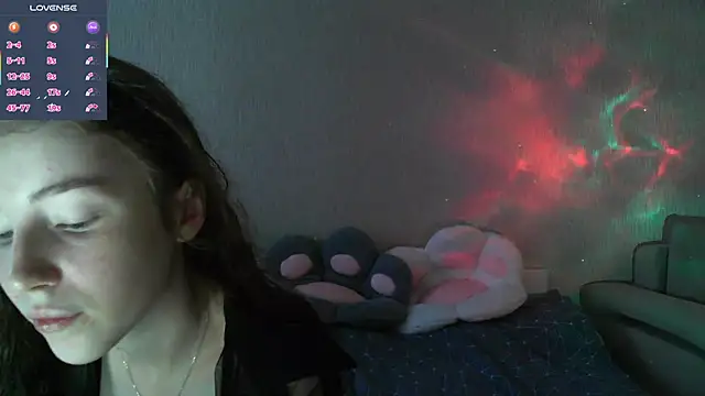 Snapshot of eskatmi chatting on 10/13/25, 01:16 eskatmi online show from 10/13/25, 01:16