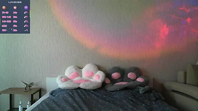 Snapshot of eskatmi chatting on 10/19/25, 01:06 eskatmi online show from 10/19/25, 01:06